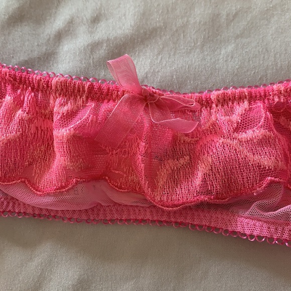 Victoria’s Secret Garter Belt - Picture 4 of 4